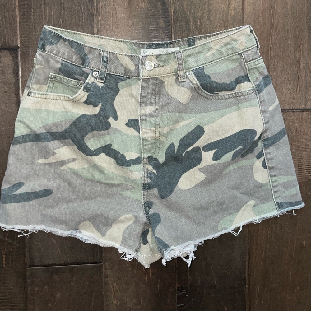 Topshop mom style camo jean shorts size 8